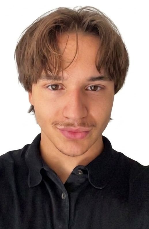 Porträtfoto von Elias Delil, Entwicklung · Support, Gründer von WZb Webhosting